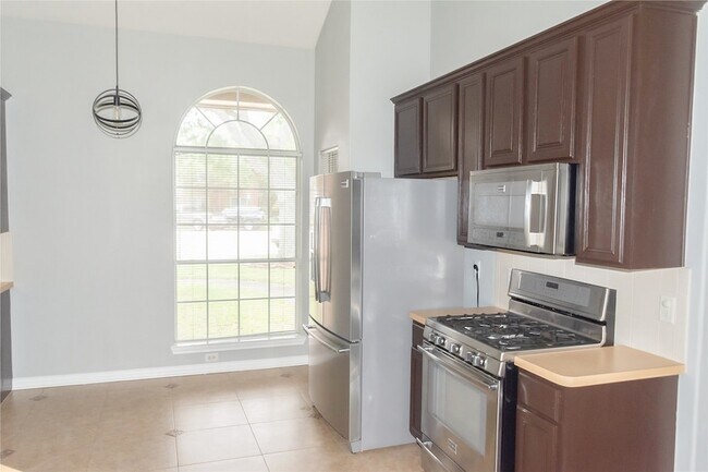 Building Photo - 822 Oak Lodge Ct