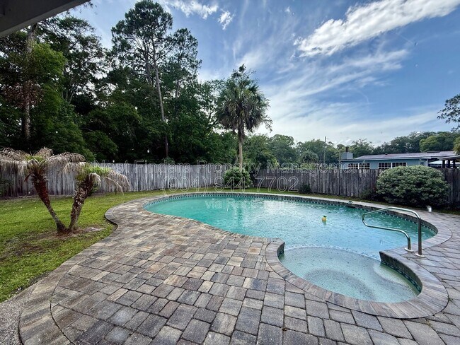 Building Photo - 7007 Holiday Hill Ct
