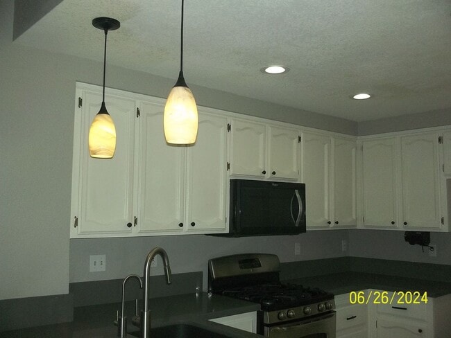 Building Photo - Woodcreek Oaks area home on quiet street