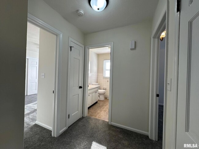 Building Photo - 2403 Lynnhaven Dr