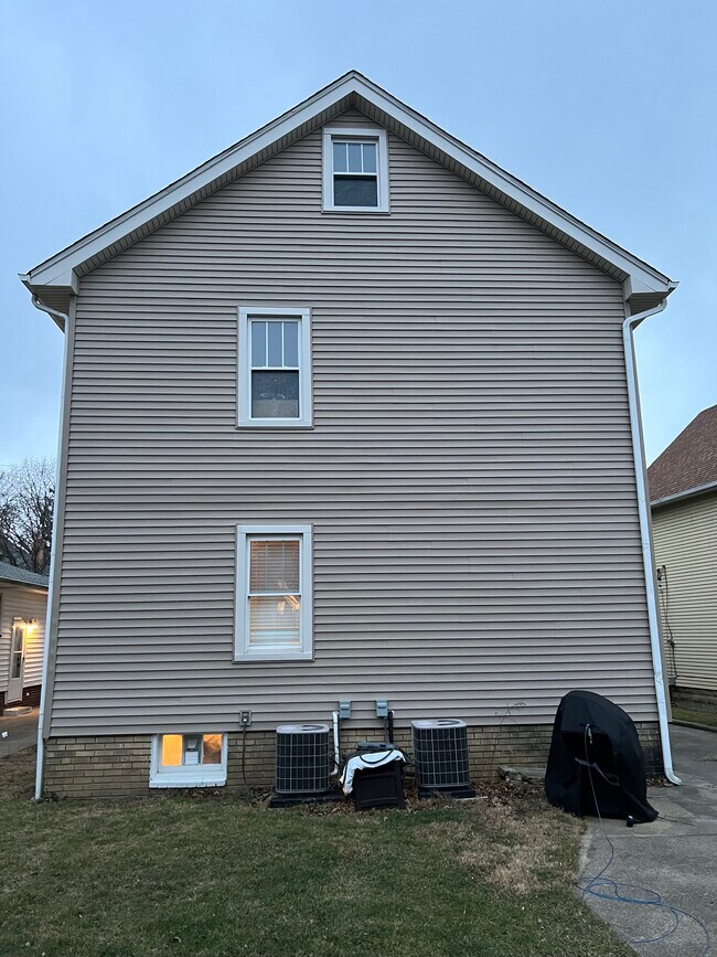 Building Photo - 1475 Winton Ave