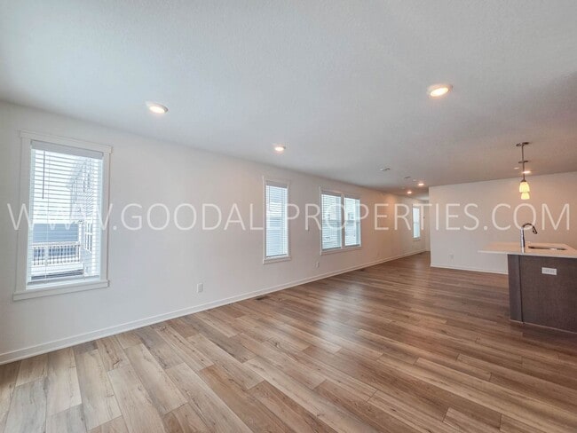 Building Photo - Bright & Spacious 1.5-Story 3 Beds, 2.5 Bath Home in Waukee Schools