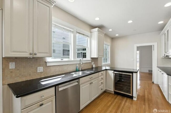 Building Photo - 3460 Pierce St