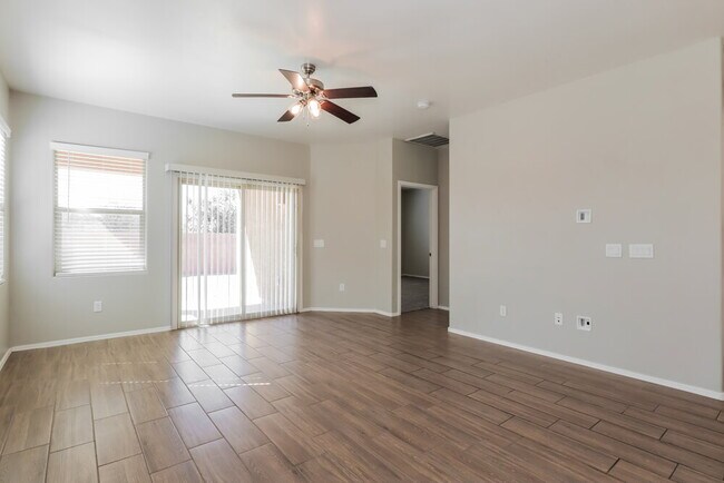 Building Photo - 334 S Willow Wick Dr