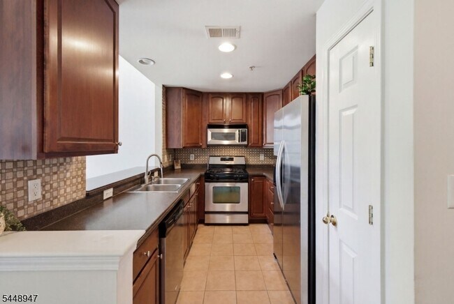 Building Photo - 408 Donato Cir