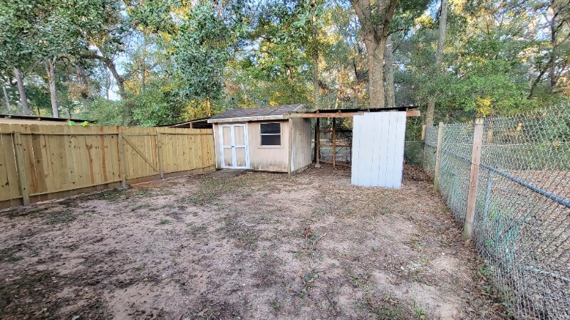 Building Photo - 2100 Hill Top Ct