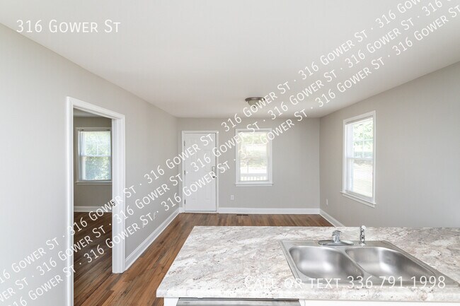 Building Photo - 316 Gower St