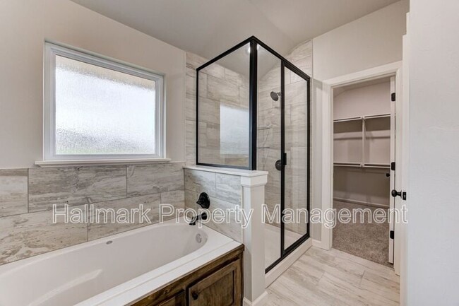 Building Photo - 560 Hackberry Ln