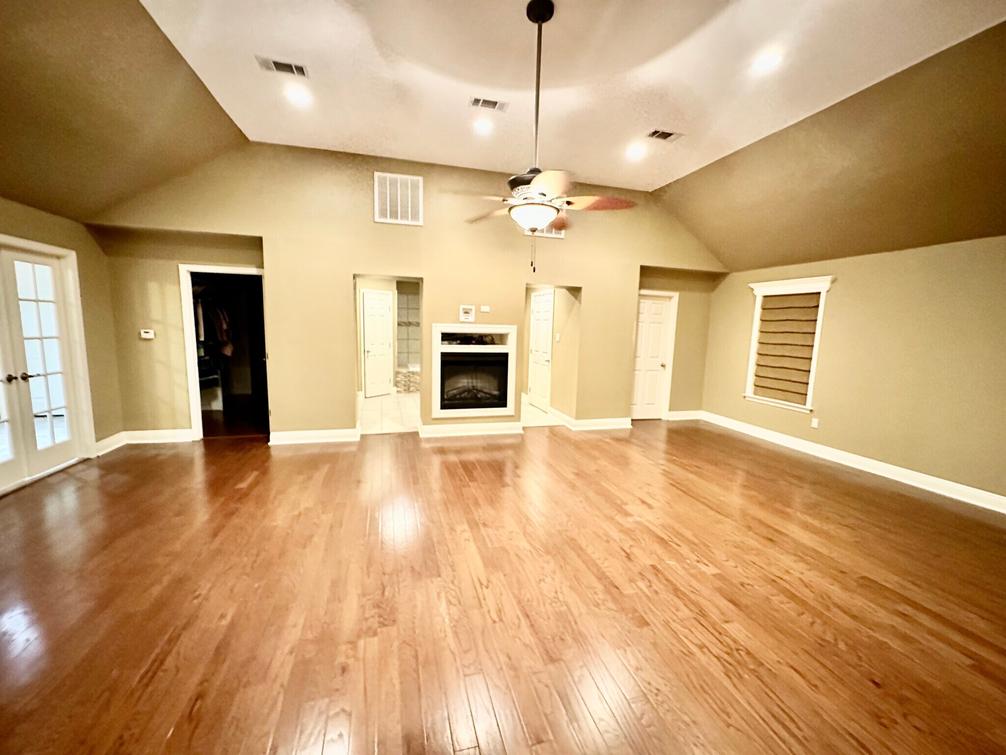 MBR main *Dual f/p bath - 4514 Woodlyn Dr