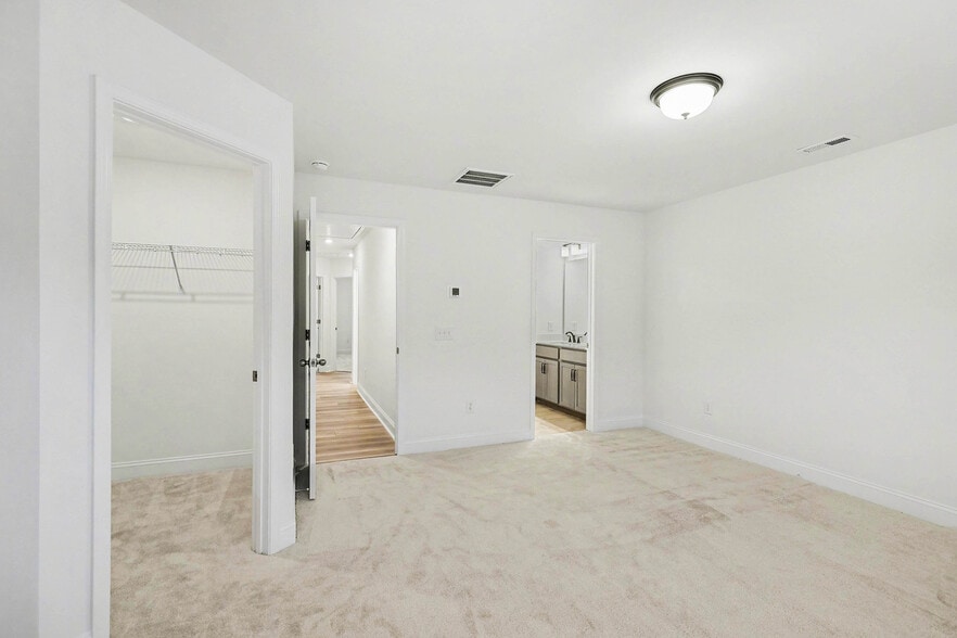 Building Photo - 2911 Herringbone Rd