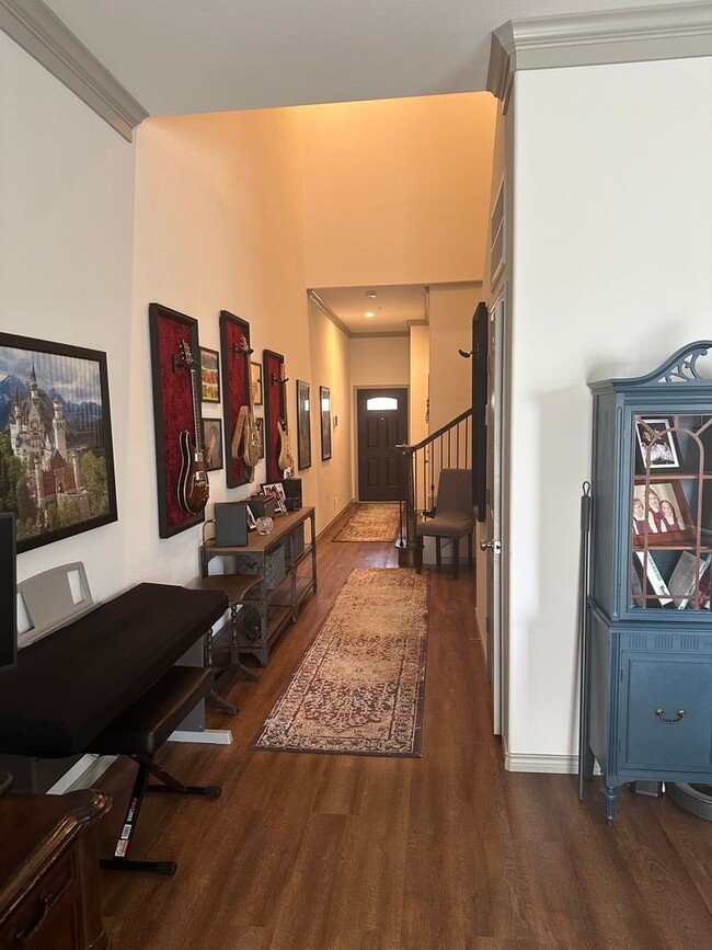 Building Photo - 3/2.5 Townhome in Burleson
