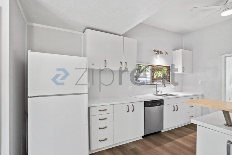Building Photo - Unit 1