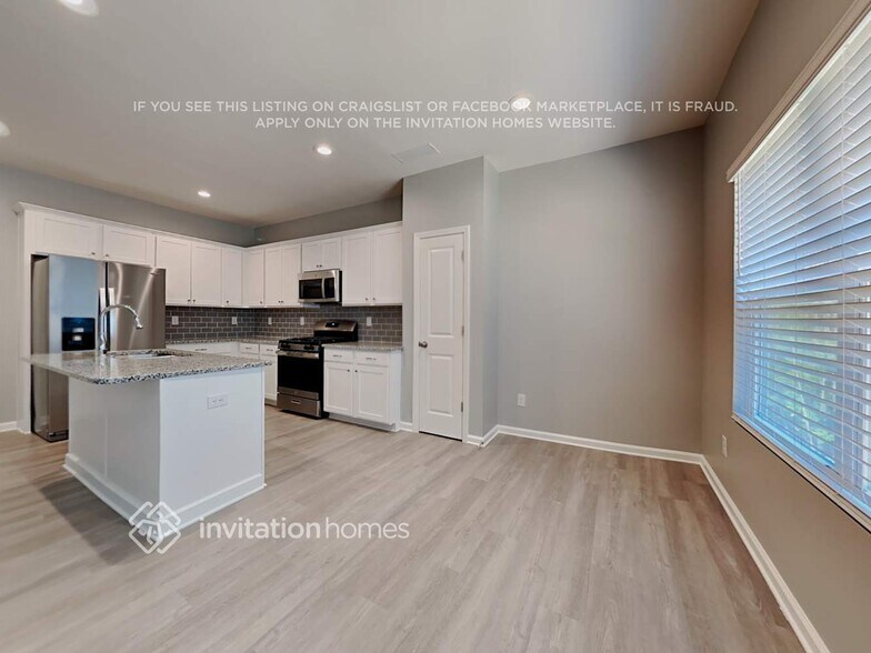 Building Photo - 504 S Fortune Way