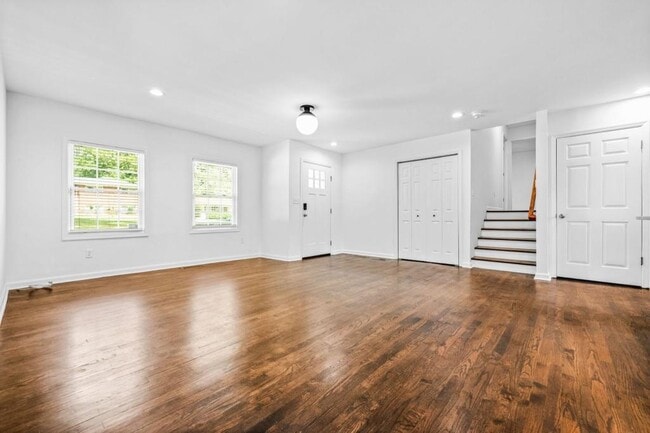 Building Photo - 3089 Del Monico Dr