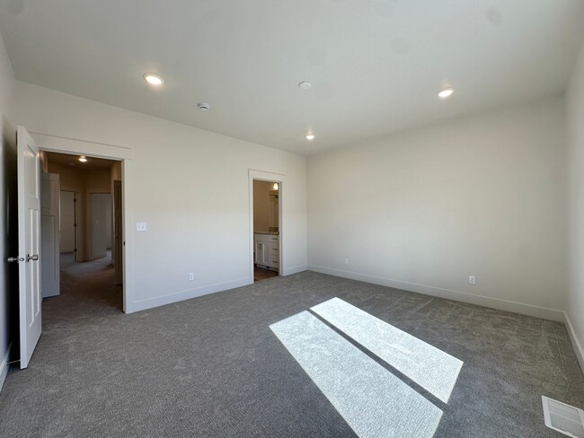 Building Photo - Brand New 3 Bed / 2.5 Bath Townhome in Sugar Mill Community