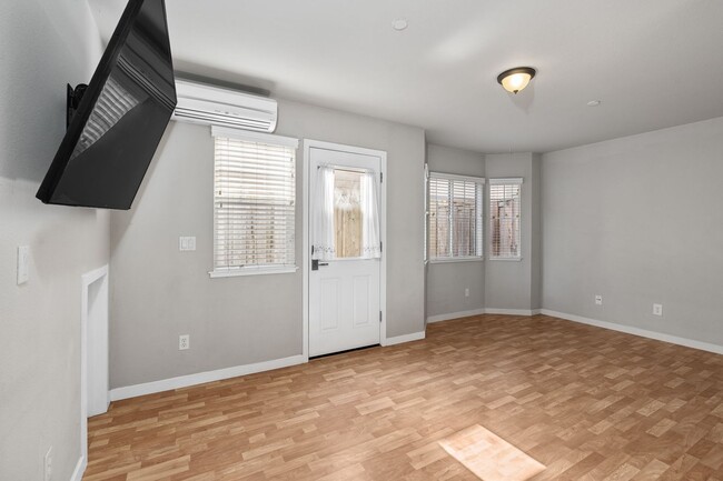 Building Photo - 225 Valley Oak Dr