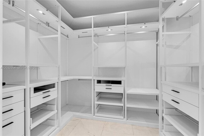 Building Photo - 900 Brickell Key Blvd