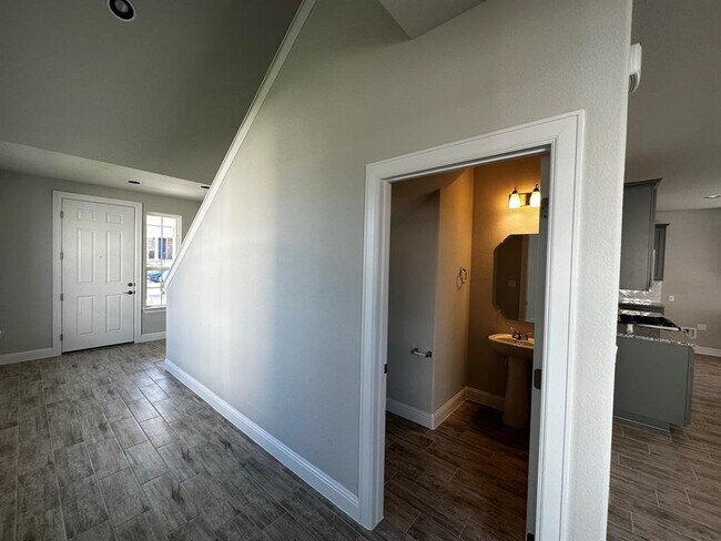 Building Photo - 109 Riverhill Dr