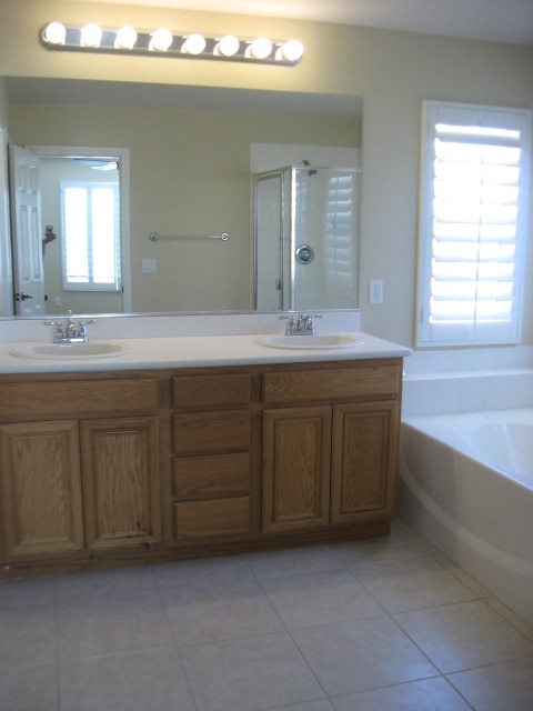 Building Photo - Beautiful, Spacious Four Bedroom + Loft Home in Gated Community!