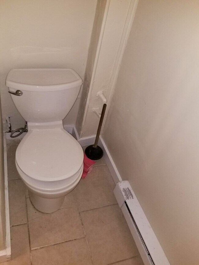 Building Photo - Historic 2 BR House Near Downtown! Bonus Room, Dining Area, W/D Hookups, on Corner Lot