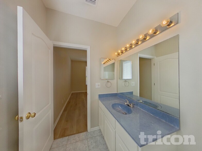 Building Photo - 10314 Goldenbrook Way