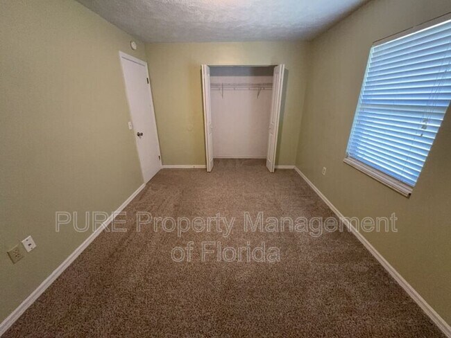 Building Photo - 9 Banyan Course Run