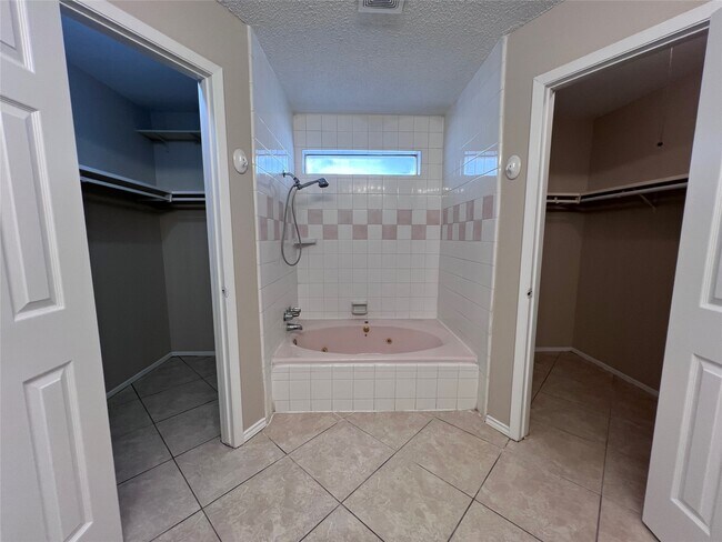 Building Photo - 22422 Elsinore Dr