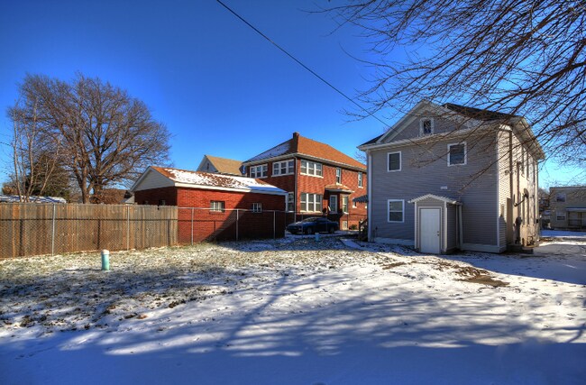 Building Photo - 2221 Benton St