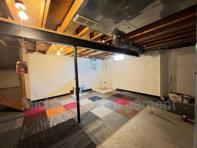 Building Photo - 4174 Hunters Cir E