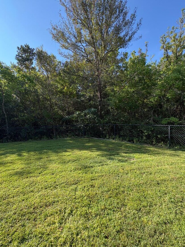 Building Photo - 131 Big Oaks Ln