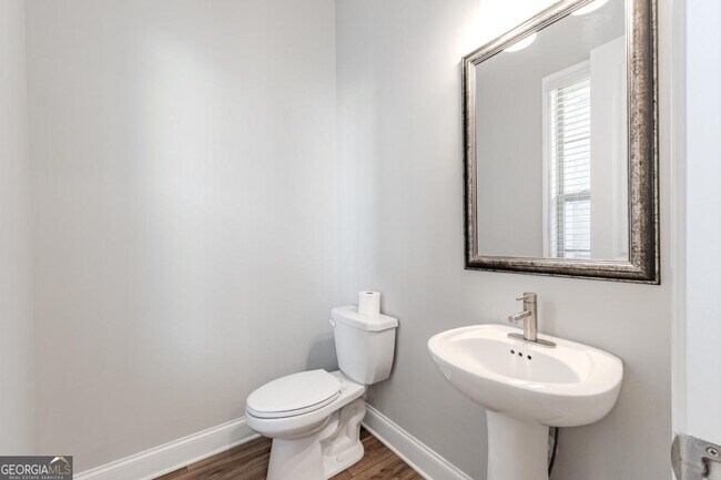 Building Photo - 5051 Pinckney Ln