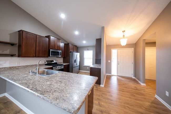 Building Photo - 15141 Emory Cir