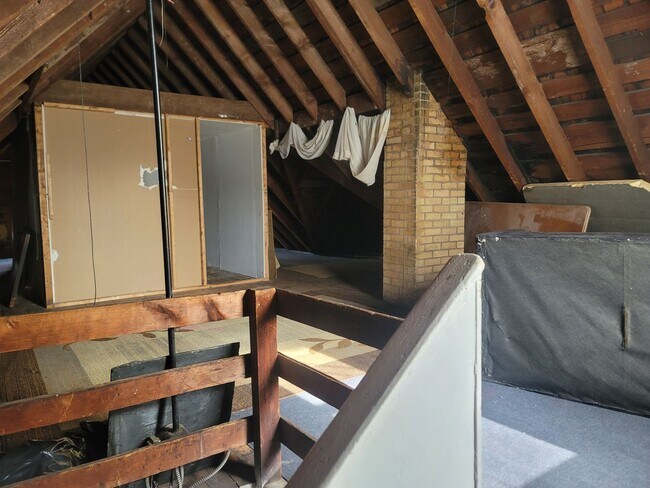 Building Photo - 293 Adams St