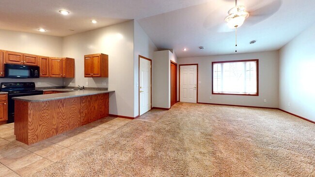 Building Photo - 520 9th Ave
