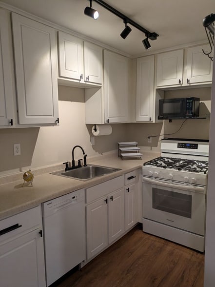 Building Photo - 4136 Queen Ave S