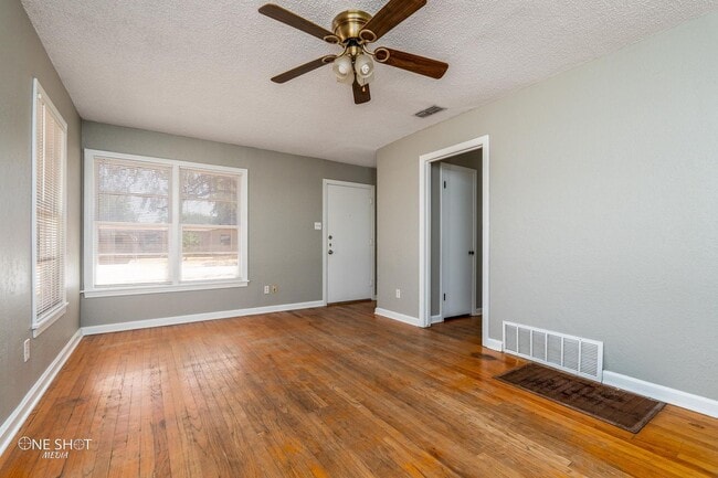 Building Photo - 1002 S San Jose Dr