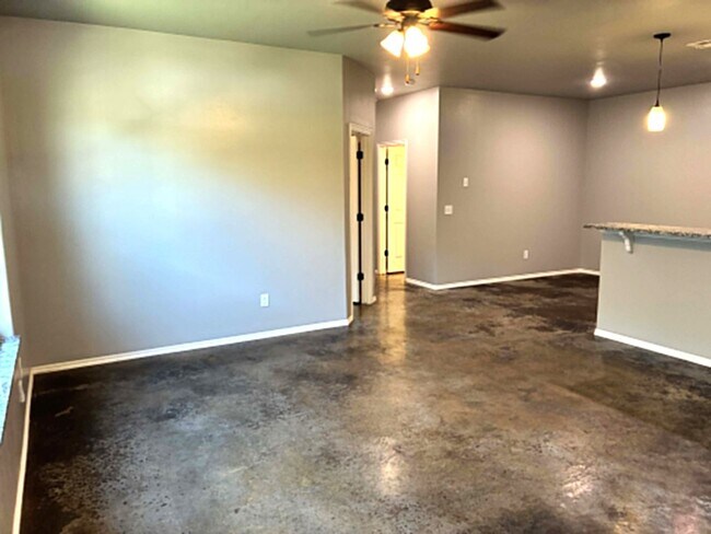 Building Photo - 7508 Redbud Villas Ct