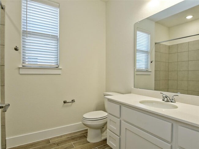 Building Photo - 412 Parkline Dr