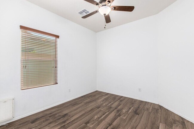 Building Photo - Gorgeous 3bed/2bath single level home in North Peoria!! Best Schools !!