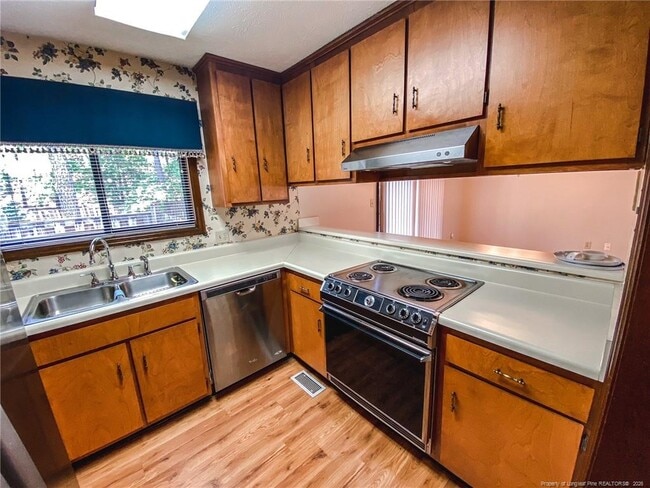 Building Photo - 207 Charmant Rd