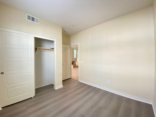 Building Photo - 3bedroom 3 bath home in the Solaire Commun...