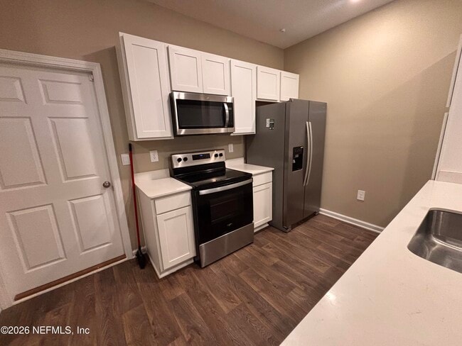 Building Photo - 903 Rivertree Pl