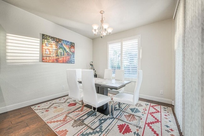 Building Photo - 10509 N Sierra Vista Ave