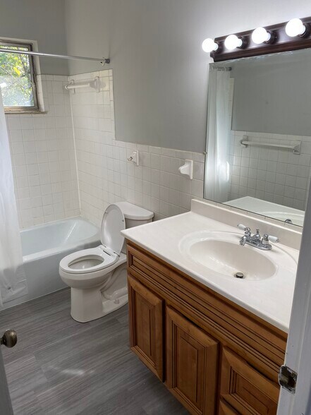 Building Photo - 326 Howell Ave