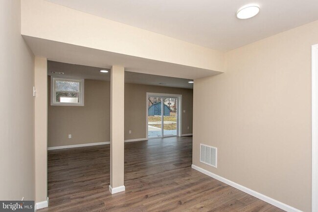 Building Photo - 5026 Preston Ln