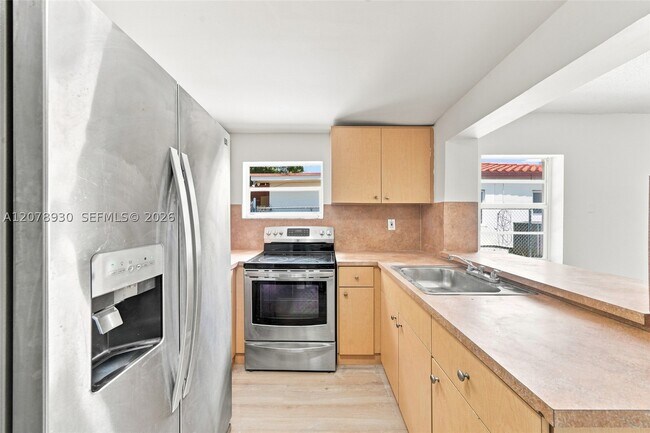 Building Photo - 402 NW 44th Ave