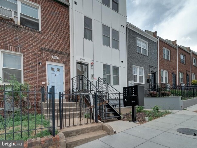 Primary Photo - 1004 18th St NE