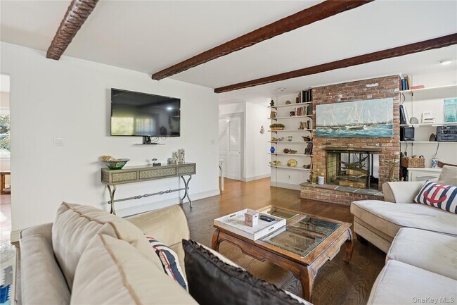 Building Photo - 15 Club Dr