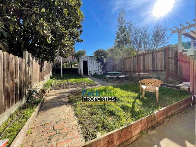 Building Photo - Buckley