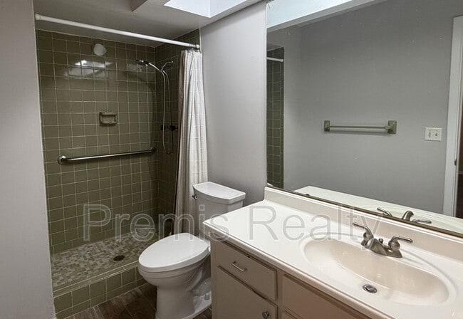 Building Photo - 1624 Heather Pl